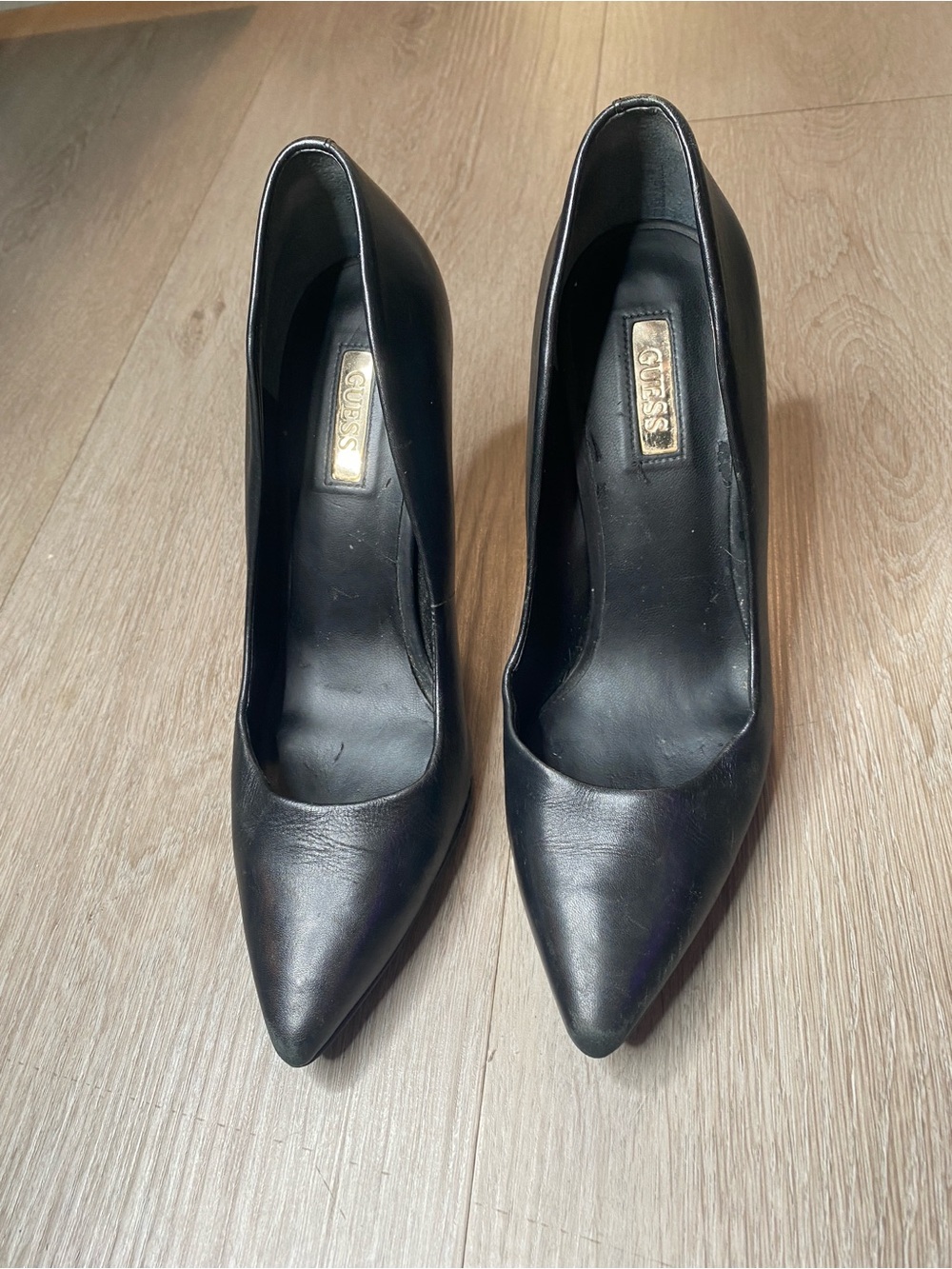 GUESS Black Pointed-Toe Leather Pumps